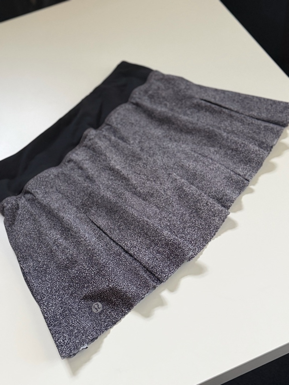 Like new lululemon athletica Black and Gray Speckled Skater Skirt size 4